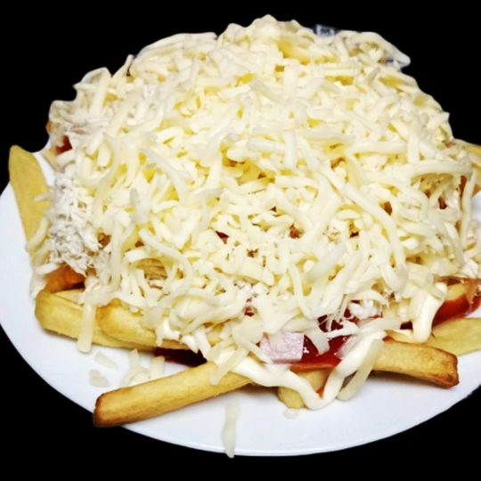 plato de patatas con queso